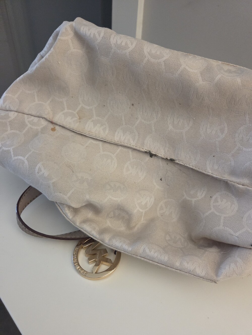 Michael Kors Grayson Satchel - Picture 13 of 13